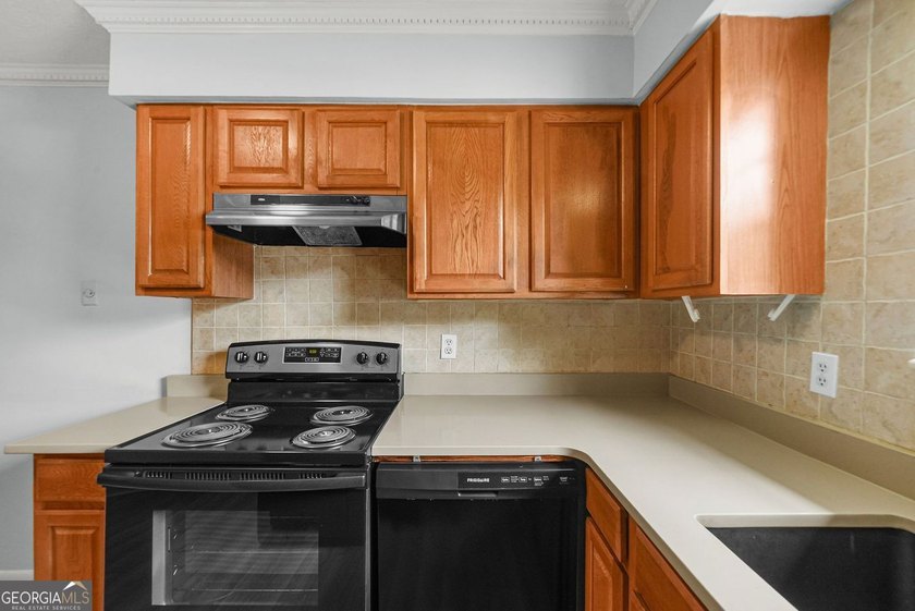 This perfectly located 2 bedroom, 1.5 bathroom home is ready for - photo 13