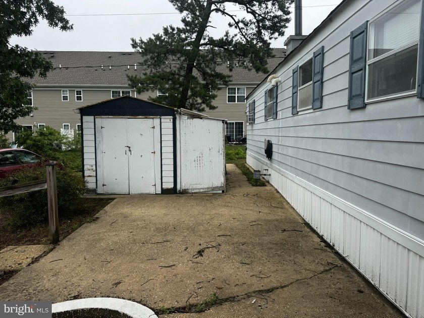 This 1960's 2 bedroom, single-wide mobile home offers a great - photo 16