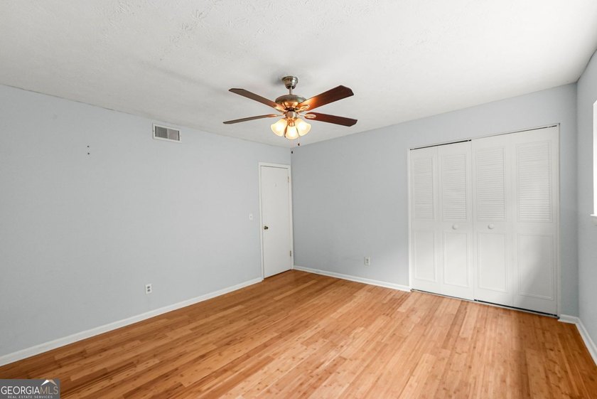 This perfectly located 2 bedroom, 1.5 bathroom home is ready for - photo 17