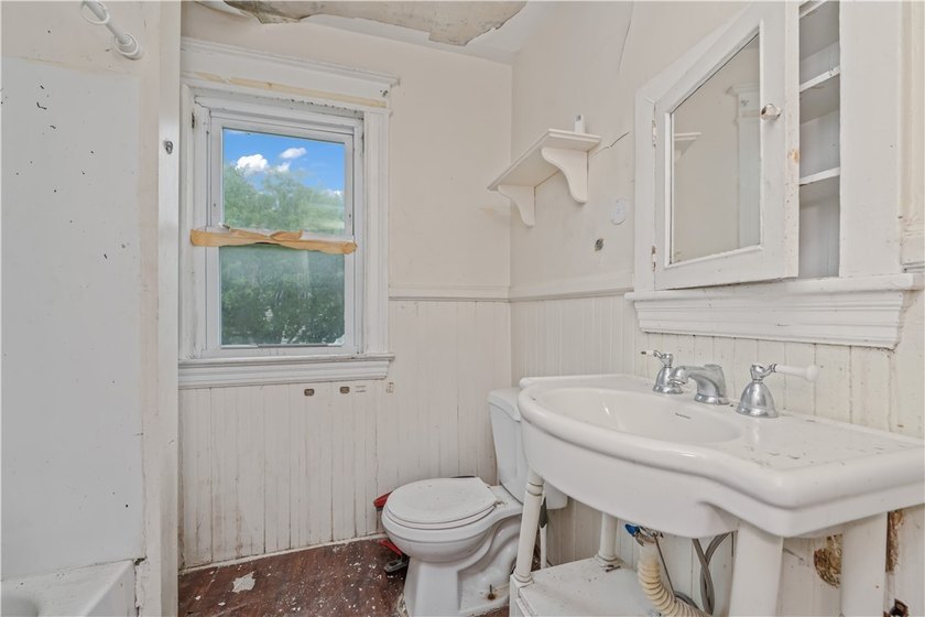 Amazing investment opportunity awaits. This 2 unit upper/lower - photo 18