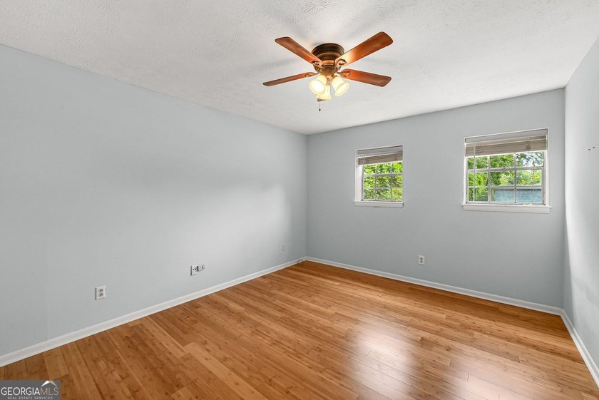This perfectly located 2 bedroom, 1.5 bathroom home is ready for - photo 18