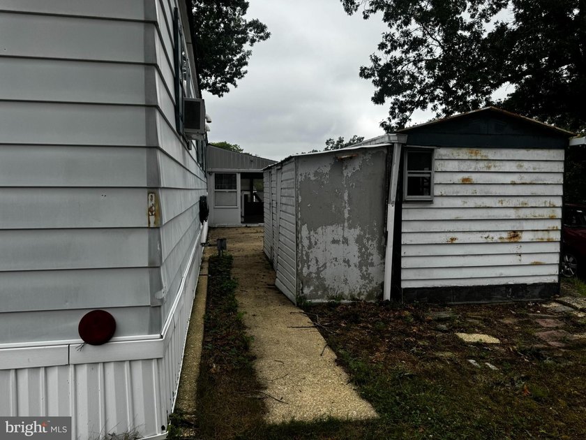This 1960's 2 bedroom, single-wide mobile home offers a great - photo 18