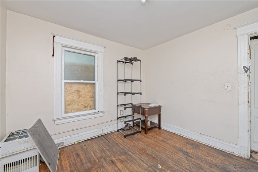 Amazing investment opportunity awaits. This 2 unit upper/lower - photo 20