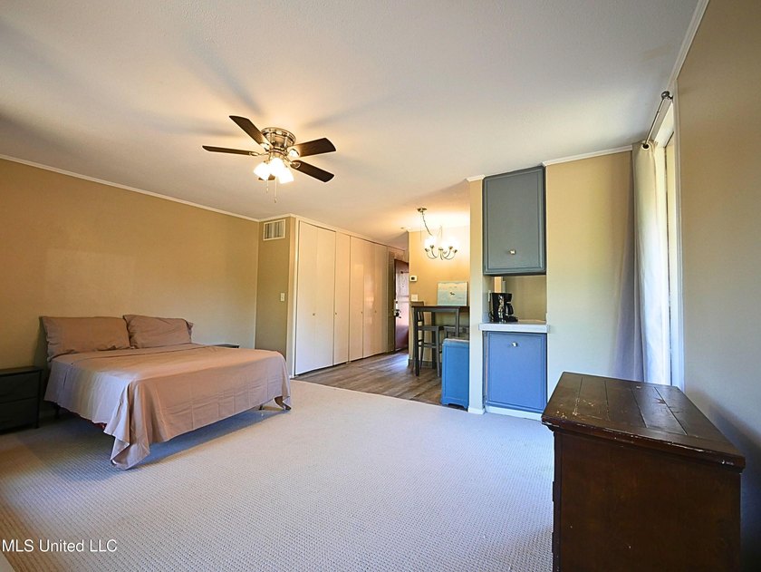 This move-in-ready condominium is ideally located in a desirable - photo 10
