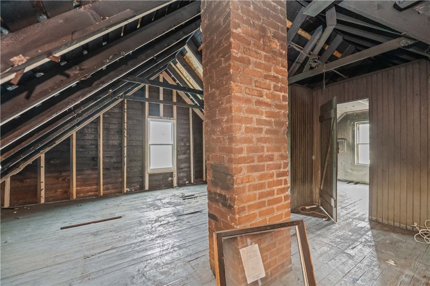 Amazing investment opportunity awaits. This 2 unit upper/lower - photo 21