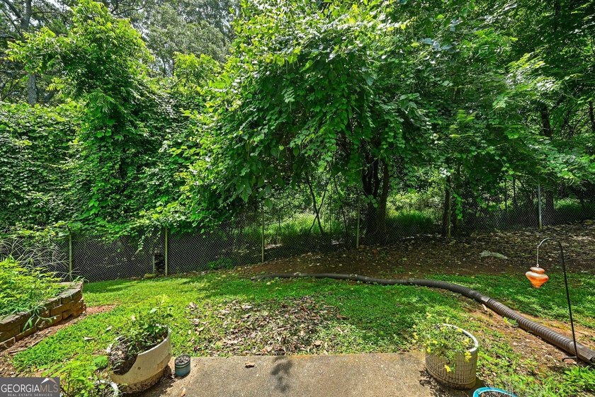 This perfectly located 2 bedroom, 1.5 bathroom home is ready for - photo 22