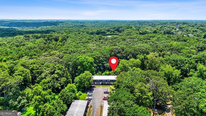 This perfectly located 2 bedroom, 1.5 bathroom home is ready for - photo 25