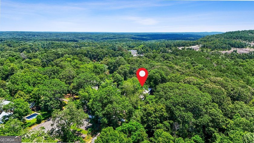 This perfectly located 2 bedroom, 1.5 bathroom home is ready for - photo 26