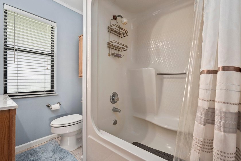 Old Florida Charm meets modern updates! This well-maintained - photo 12