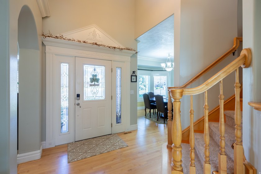 Beautiful, unique home with tall ceilings, real hardwood, new - photo 12