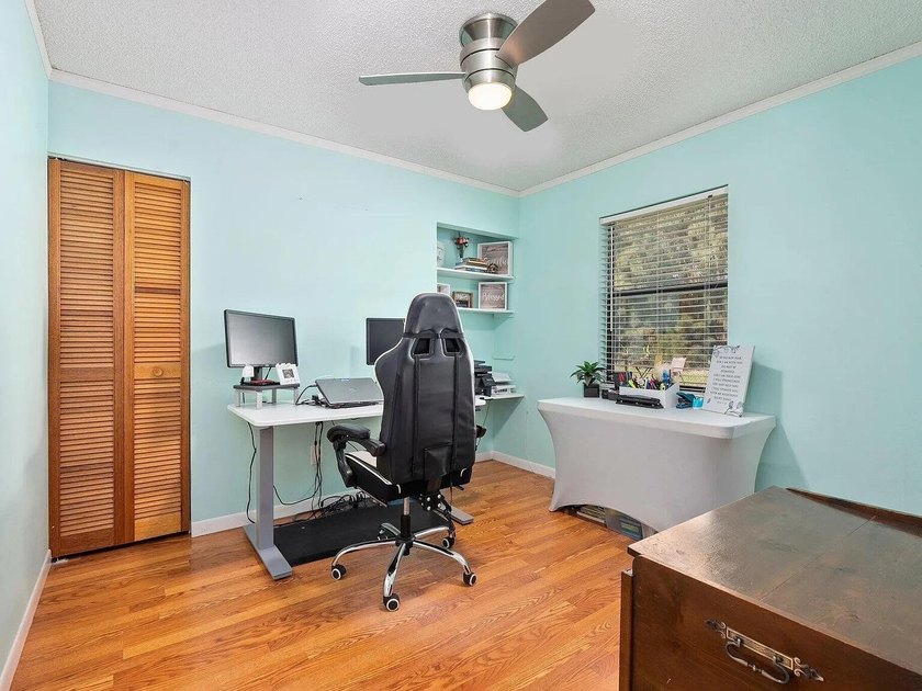 Old Florida Charm meets modern updates! This well-maintained - photo 13