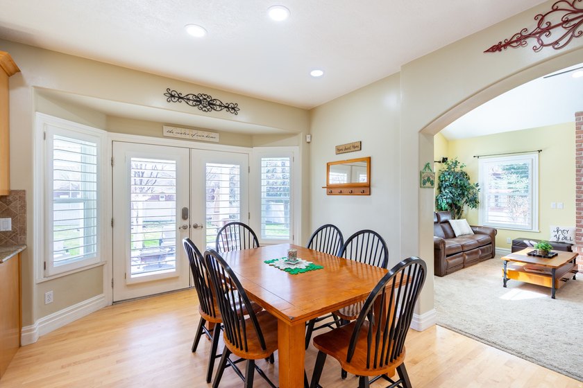Beautiful, unique home with tall ceilings, real hardwood, new - photo 13