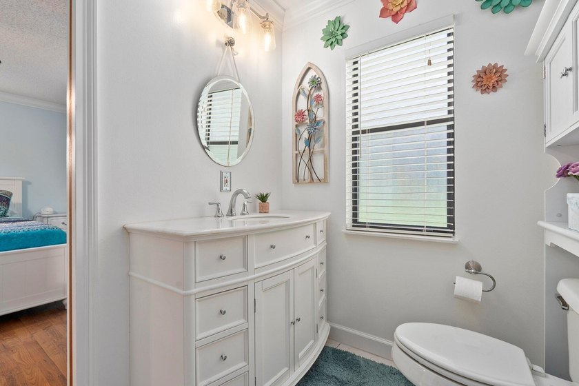Old Florida Charm meets modern updates! This well-maintained - photo 14
