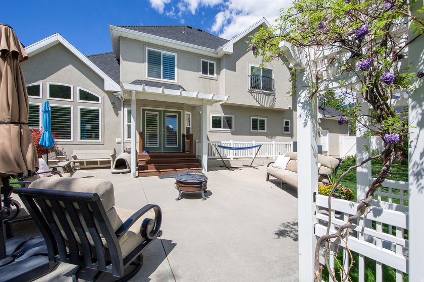 Beautiful, unique home with tall ceilings, real hardwood, new - photo 14