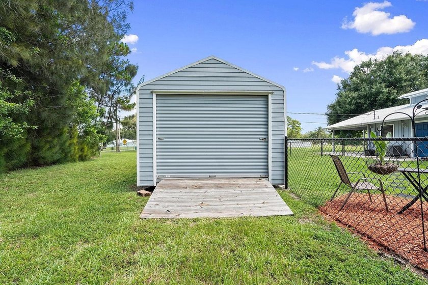 Old Florida Charm meets modern updates! This well-maintained - photo 18