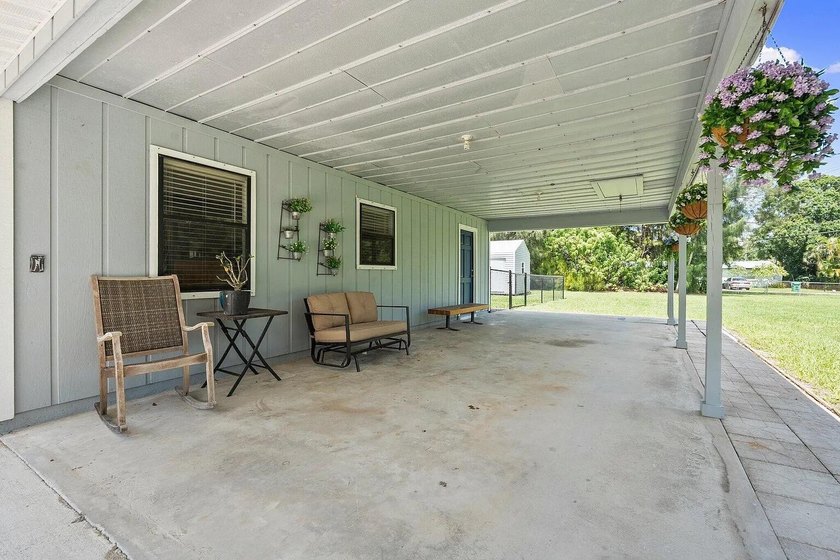 Old Florida Charm meets modern updates! This well-maintained - photo 21