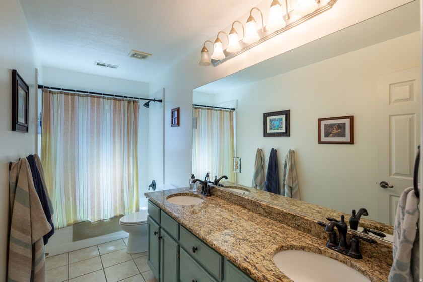 Beautiful, unique home with tall ceilings, real hardwood, new - photo 30