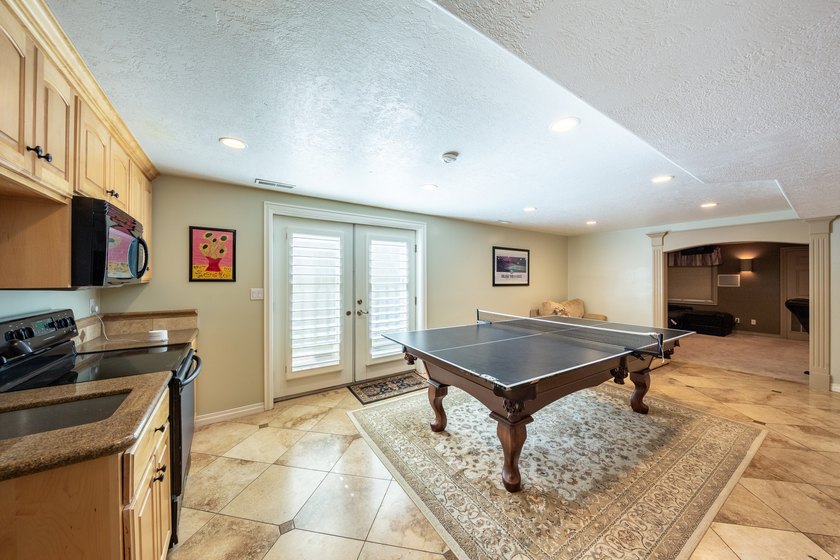 Beautiful, unique home with tall ceilings, real hardwood, new - photo 35