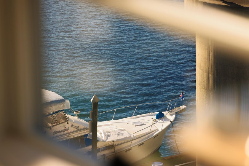 Rising along the seawall in Yaletown's Beach District, Silver - photo 6