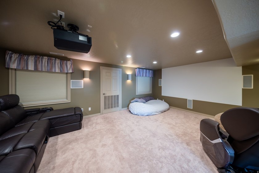Beautiful, unique home with tall ceilings, real hardwood, new - photo 36