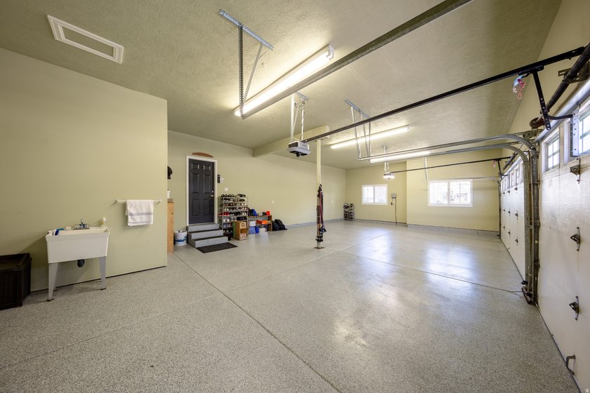 Beautiful, unique home with tall ceilings, real hardwood, new - photo 43