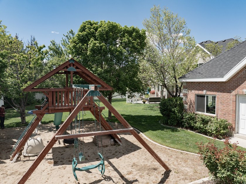 Beautiful, unique home with tall ceilings, real hardwood, new - photo 49
