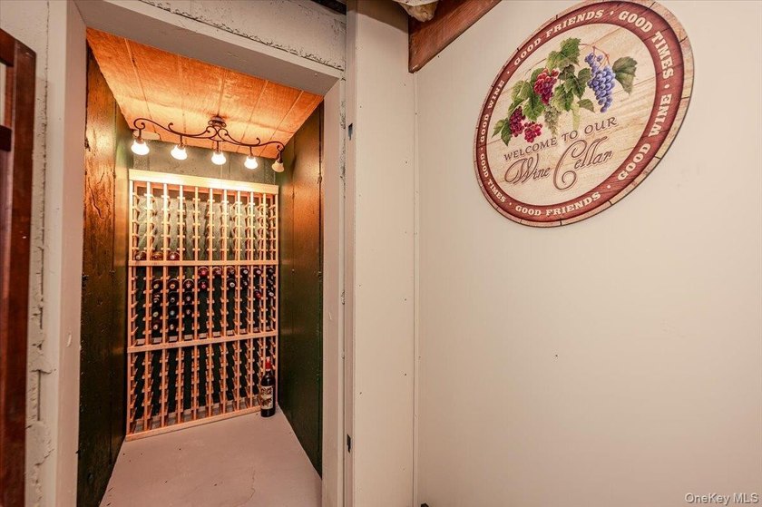 This beautifully maintained 3-bedroom, 3-bath end-unit townhome - photo 20