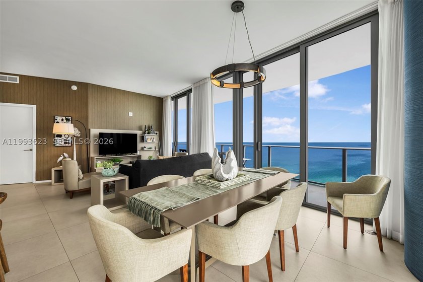 Rare opportunity!!! One of the only penthouse with a private - photo 11