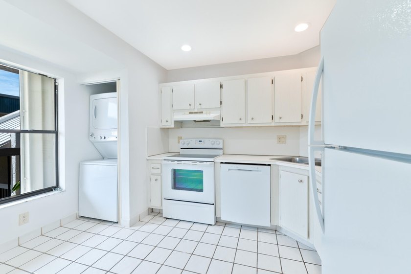 WELCOME TO THIS AMAZING MAINTAINED 2 BR, BATH CONDO IN DESIRABLE - photo 15