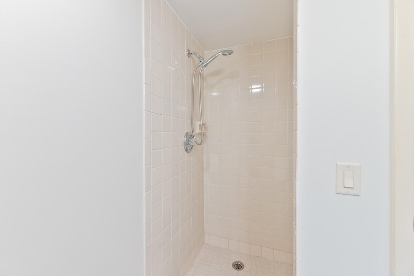 WELCOME TO THIS AMAZING MAINTAINED 2 BR, BATH CONDO IN DESIRABLE - photo 24