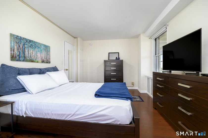 Perched just under the top floor, this stunning 2BR/1BA condo - photo 13