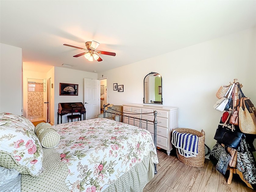 Welcome to Royal Park Gardens, a highly sought-after 55+ - photo 34
