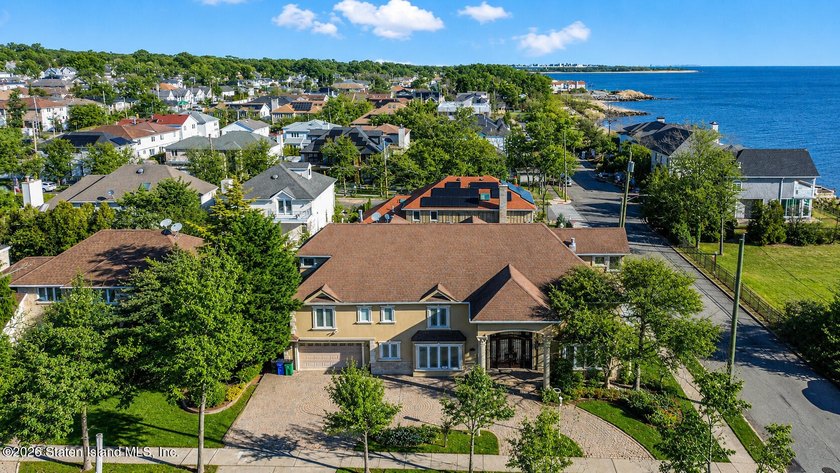Perched above the water in S.E. Annadale, 133 Ryan Place doesn't - photo 47