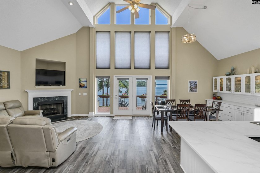 Rare find: Lake Murray waterfront living with big water, big - photo 9