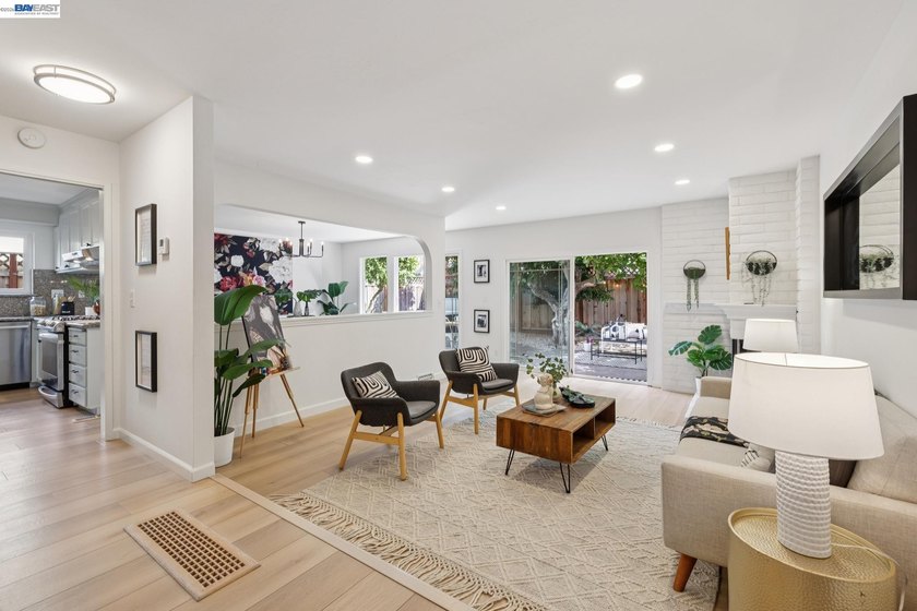 Beautifully upgraded Spanish Revival 3BD/2.5BA townhome on - photo 2