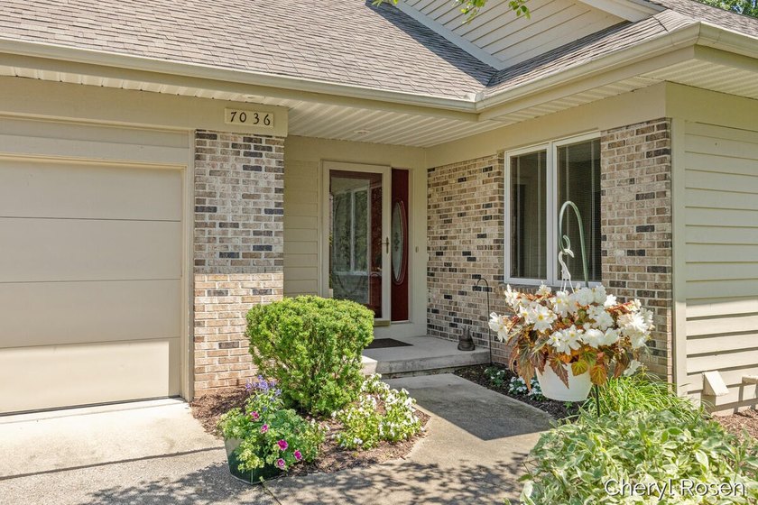 Welcome home to this beautifully maintained stand-alone - photo 2
