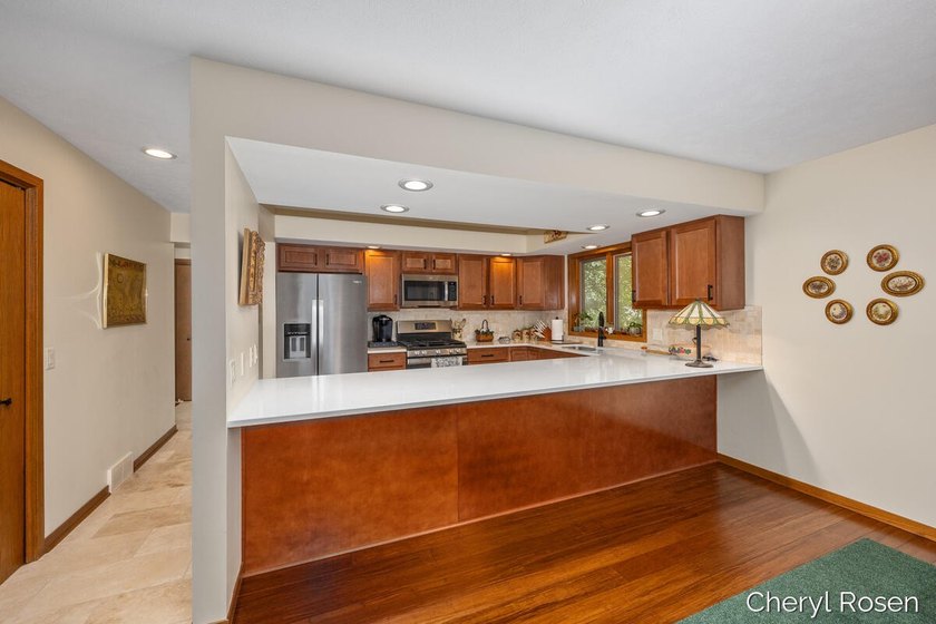Welcome home to this beautifully maintained stand-alone - photo 7