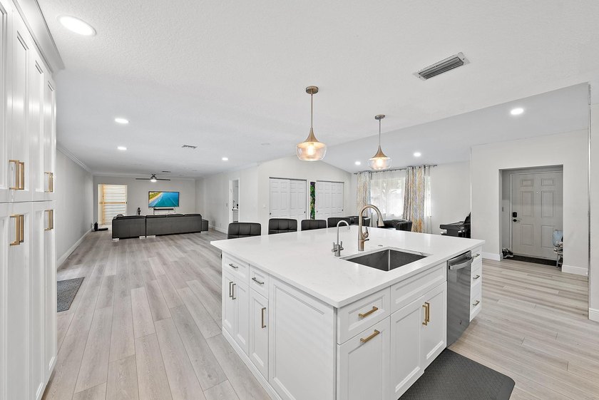 Back on the Market! NEW ROOF!Jupiter Farms Acre+ Retreat with - photo 2