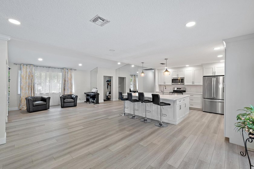 Back on the Market! NEW ROOF!Jupiter Farms Acre+ Retreat with - photo 5
