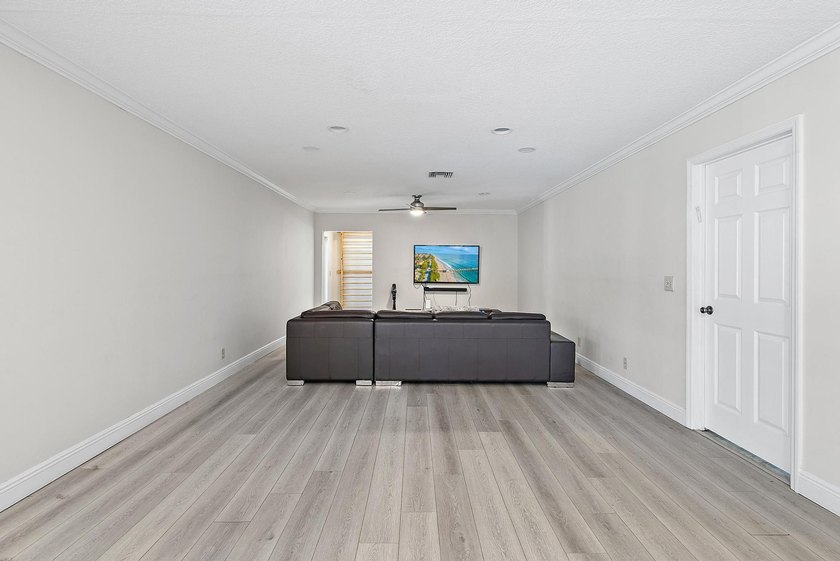 Back on the Market! NEW ROOF!Jupiter Farms Acre+ Retreat with - photo 6