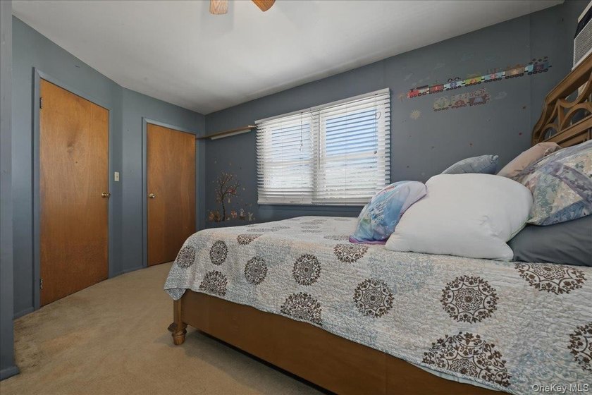 Welcome to this beautifully maintained 4-bedroom, 2 full bath - photo 15