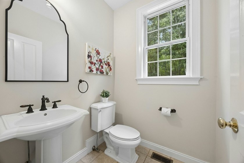 NEIGHBORHOOD SETTING WITH COMMUTER CONVENIENCE! This - photo 18