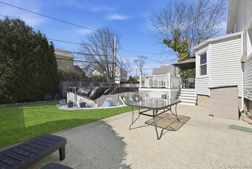 Welcome to this beautifully maintained 4-bedroom, 2 full bath - photo 19