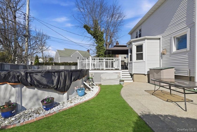 Welcome to this beautifully maintained 4-bedroom, 2 full bath - photo 20
