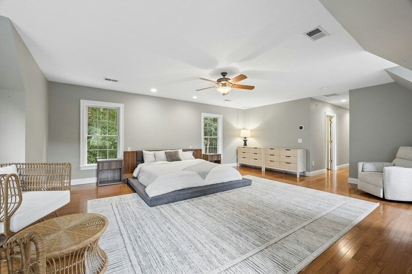 NEIGHBORHOOD SETTING WITH COMMUTER CONVENIENCE! This - photo 22