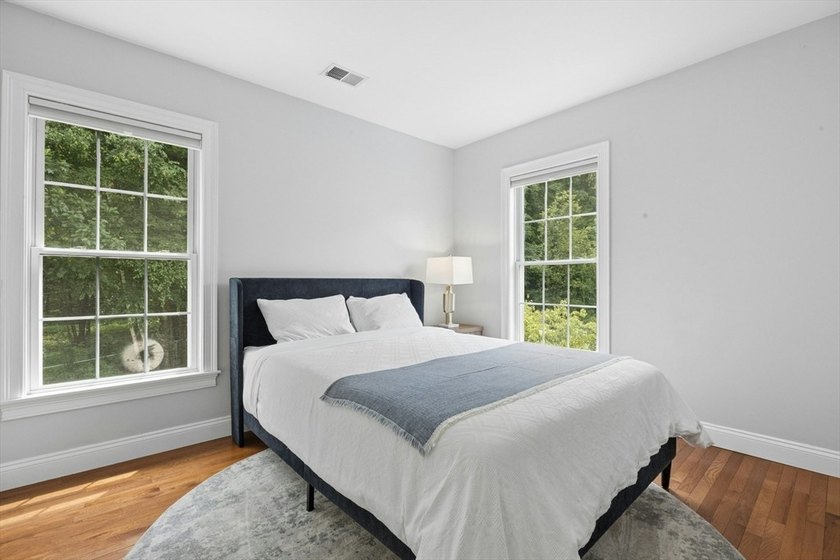 NEIGHBORHOOD SETTING WITH COMMUTER CONVENIENCE! This - photo 28