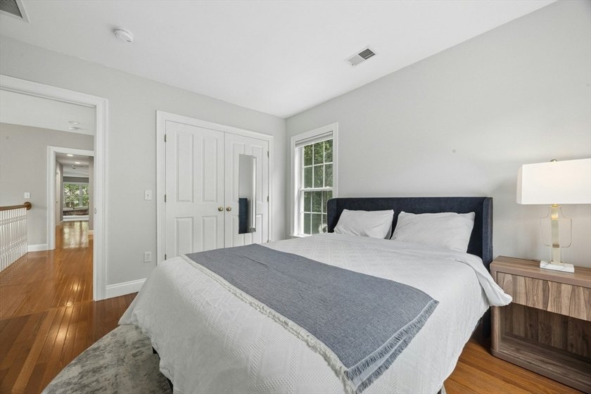 NEIGHBORHOOD SETTING WITH COMMUTER CONVENIENCE! This - photo 29
