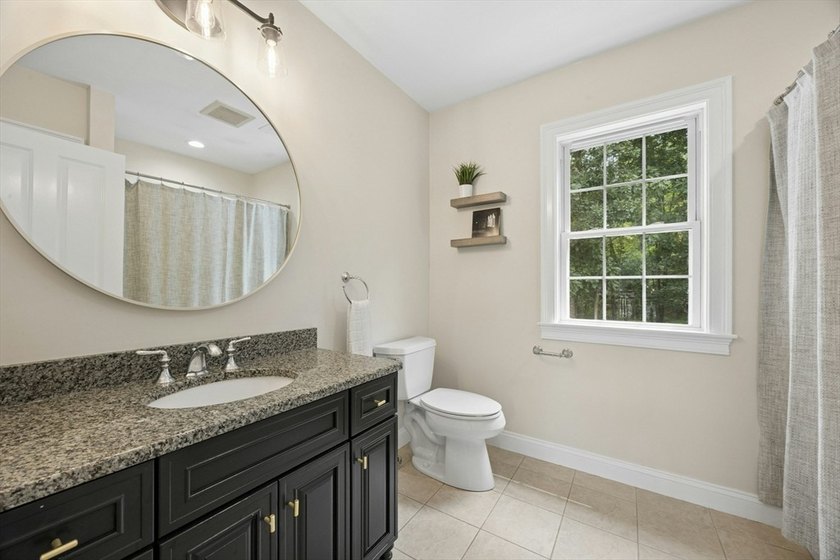 NEIGHBORHOOD SETTING WITH COMMUTER CONVENIENCE! This - photo 30