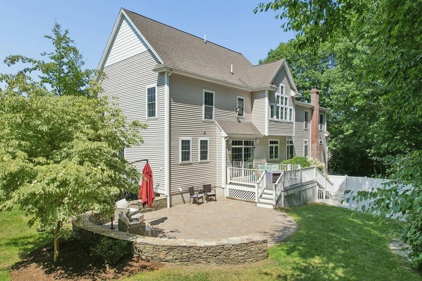 NEIGHBORHOOD SETTING WITH COMMUTER CONVENIENCE! This - photo 34