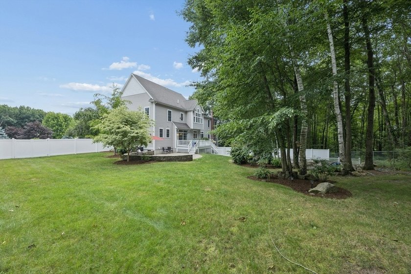NEIGHBORHOOD SETTING WITH COMMUTER CONVENIENCE! This - photo 36